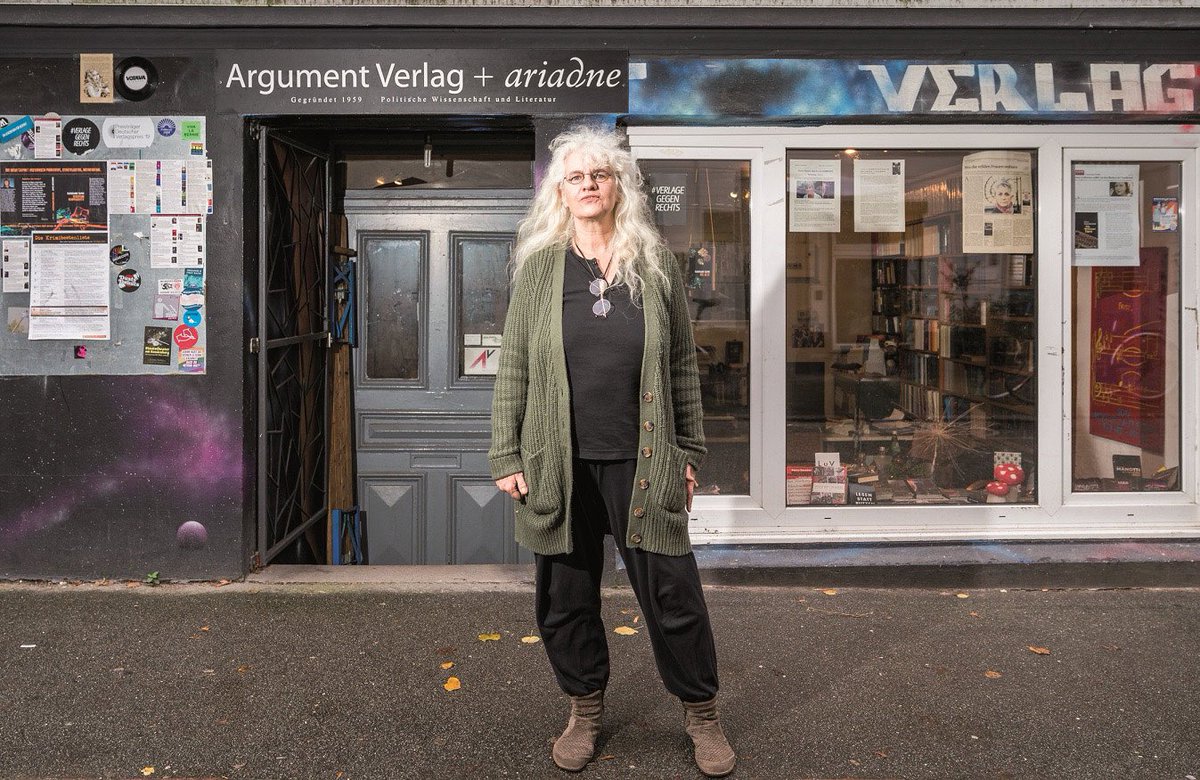 Staats- und Universitätsbibliothek Hamburg (@stabihh) on Twitter photo Polit. Bildung ist für den Verlag <a href="/ArgumentAriadne/">Argument Verlag mit Ariadne</a> nicht auf Theorie begrenzt: Kritische Gegenwartsliteratur in Krimiform – diese Pflanze gedeiht hier als Politik des Kulturellen. #IndieStabi: Von linker Theorie bis zu feurigen Politkrimis.
Mi. 15.3., 19h blog.sub.uni-hamburg.de/?p=35295 Polit. Bildung ist für den Verlag <a href="/ArgumentAriadne/">Argument Verlag mit Ariadne</a> nicht auf Theorie begrenzt: Kritische Gegenwartsliteratur in Krimiform – diese Pflanze gedeiht hier als Politik des Kulturellen. #IndieStabi: Von linker Theorie bis zu feurigen Politkrimis.
Mi. 15.3., 19h blog.sub.uni-hamburg.de/?p=35295