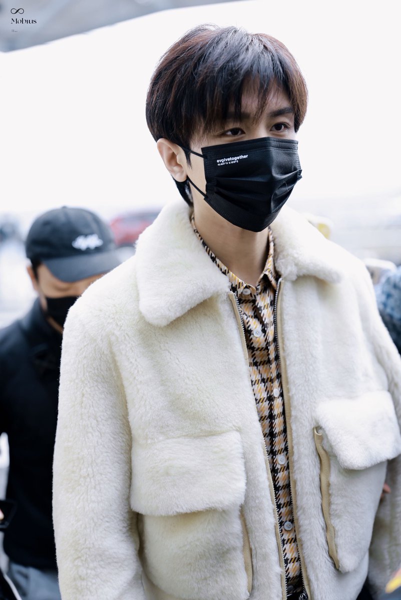 MobiusChengYi's tweet photo. 2023/03/01 𝙎𝙃𝘼🛫

#ChengYi
#ChengYiLanvinFW23
#ParisFashionWeek https://t.co/SjXKLpkSPy