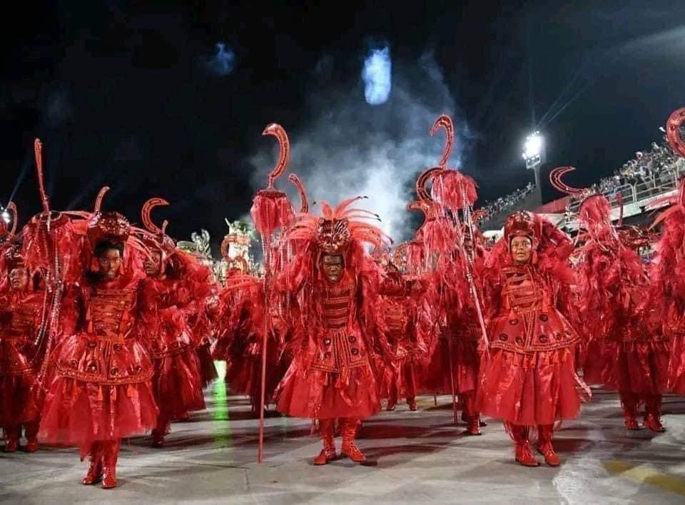 exauceselu2's tweet photo. Ce que vous voyez en image, c’est un carnaval qui s’est passé au BRÉSIL 🇧🇷; ils ont pris une image comme représentation du diable et ont vénéré le diable et ils ont pris une image comme représentation de Jésus en l’humiliant.
Et pendant ce temps les chrétiens sont dans de débat. https://t.co/HEQGKzbGpS
