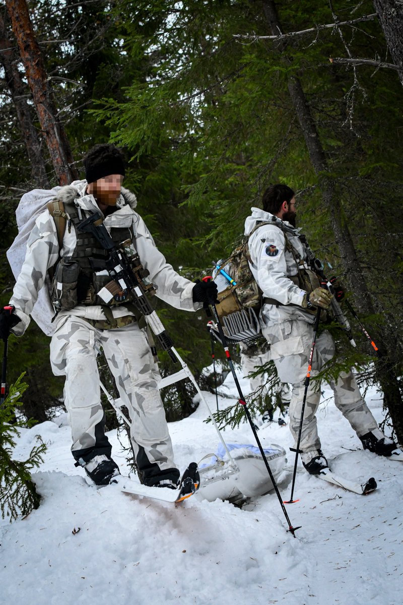 US_SOCEUR's tweet photo. Fighting in the High North is a challenging experience and exactly the reason we send #10thSFG to #ArcticTraining in Lomben, Sweden  🇸🇪 to train with our allies and partners. #SOFinEurope
(U.S. Army photos by Staff Sgt. Brandon Julson) https://t.co/PfADCQRrio