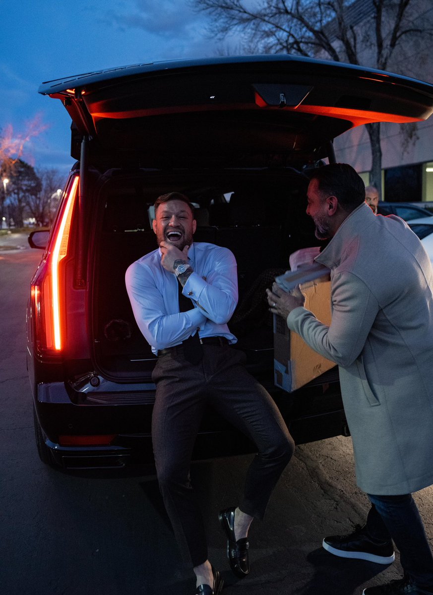 TheNotoriousMMA's tweet photo. 😀 https://t.co/c53ddno07c