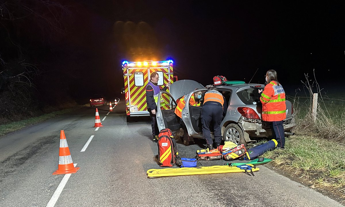 PompiersDuLot's tweet photo. Intervention des @PompiersDuLot des CIS #Bretenoux et #SaintCéré,  le 25-2 à #GagnacSurCère pour un #AccidentDeCirculation. Une #Victime en UR prise en charge. @Prefet46 
https://t.co/GrRoz9FFzc https://t.co/kavximanNW