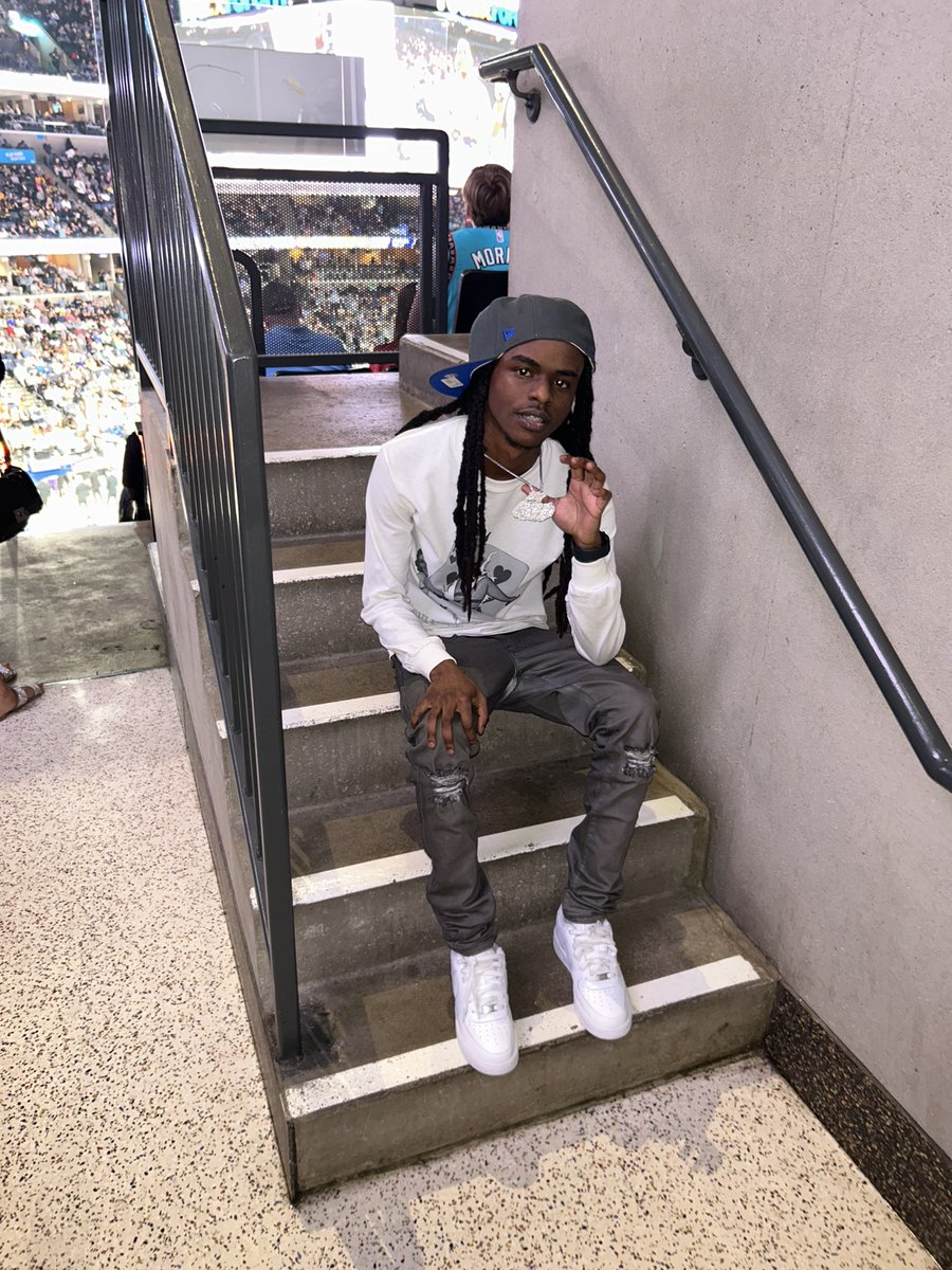 KDCain31's tweet photo. Happy 24th birthday to a real one🥇🦈 #Feb28th https://t.co/74z0Abfxxy