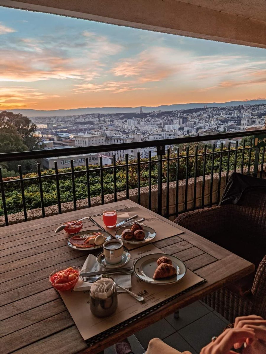 Good morning #Algeria 🇩🇿 #Panoramic view with mood-setting #breakfast 🥞🍹
📍  El Aurassi Hôtel 💝 , ALGERIA 🇩🇿  #algérie #hotel #travelphotography     #photography #goodmorning #bestview   #morning #breakfasttime #breakfastlover #hellofrom  #breakfastlover  
#travelawesome