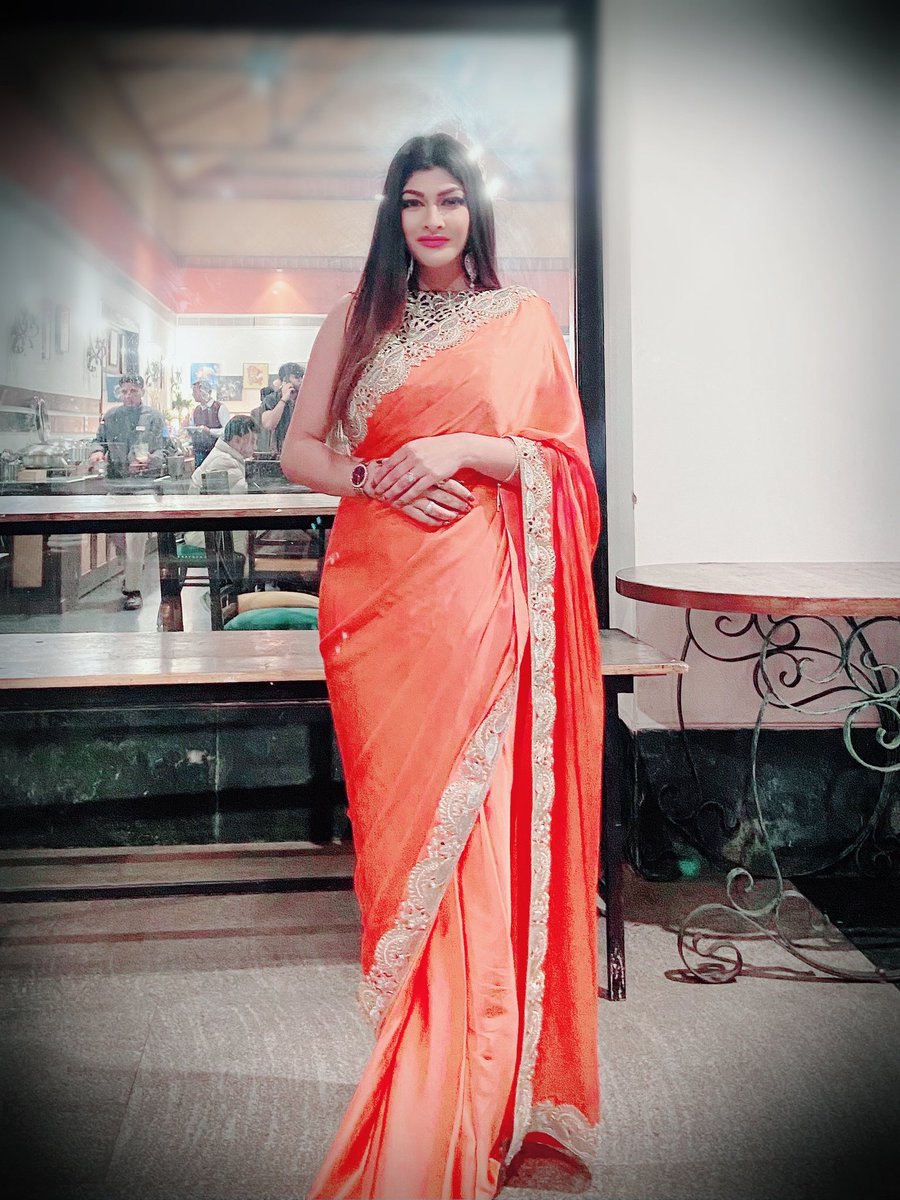 ushmatyagi's tweet photo. Partner Meet for Aviva Life Insurance & Sarva Haryana Gramin Bank at Jim Corbett, Uttarakhand
#jimcorbett #Uttarakhand #corporate #aviva #shgb #bank #anchor #ushmatyagi #saree #designer #tvanchor #closetcircus #thetipsywanderer #beyou #workpost https://t.co/YYxdWWcQSm