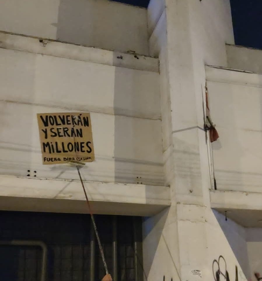 BloqueKamayuq's tweet photo. Las paredes hablan!
Las calles son nuestras!

#RenunciaDina
#AsambleaConstituyente
#FueraAsesinos https://t.co/snaRrCx2fS