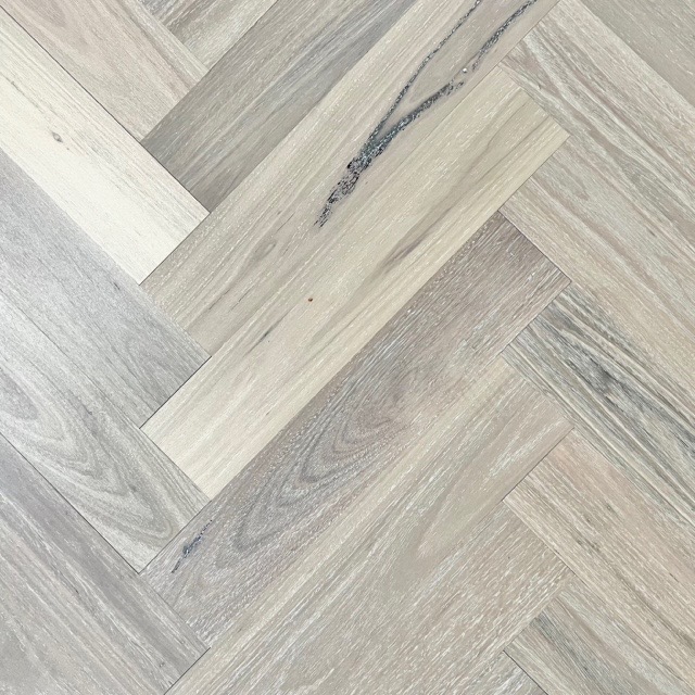 PentForestry's tweet photo. In frame: our metallon XL™ family 

Aztec White | Blackbutt | Spotted Gum | Sterling

View our product range: https://t.co/TYi2EHKu0v

#timberflooring #australiantimber #pentarchforestry #timber #madeinaustralia #responsiblewood #sustainable https://t.co/krzd0eXkid