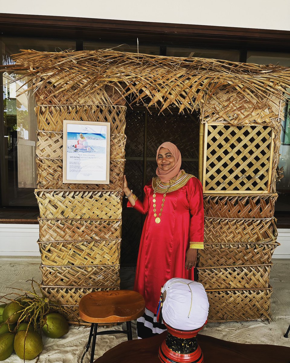 How often do you  get your own hut? 😀 
 #gathaatales #maldiviangirlinredlibas  #Maldives #maldivesresorts