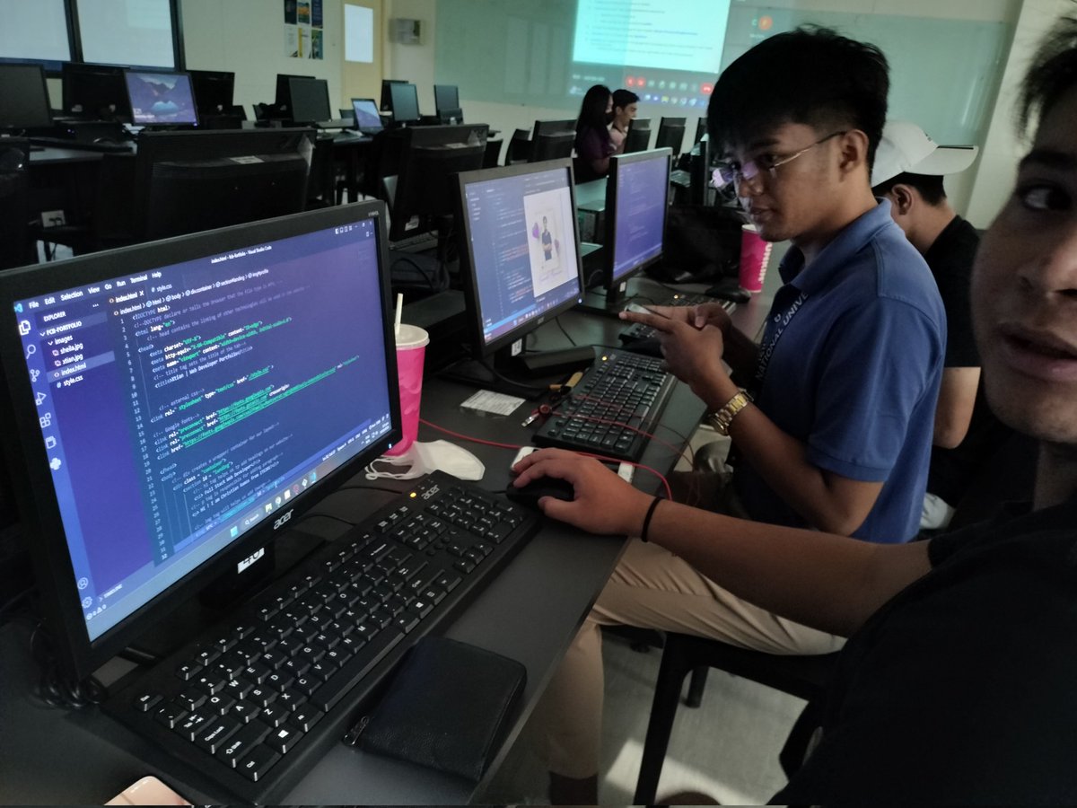 jeyymsantos's tweet image. Coding with my classmates, sayang wala onsite iba. But yey to @zuittco's free coding bootcamp! 🥳🙌
#Zuitt #FreeCodingBootcamp