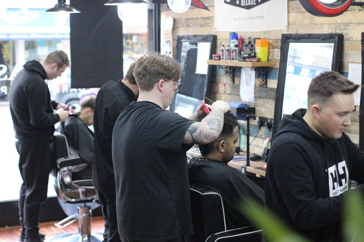 Wednesday let's go 👊 Thomas Lloyd Barbering Academy has the real barbershop environment for you to master your skills 🔥

#Barber #Barberacademy
#Barberschool  #Barbereducation  #UCDAPPROVED
#Wales #Cardiff #Unitedkingdom 
@Uppercutdeluxe
<a href="/gammaplusuk/">gammaplusuk</a>