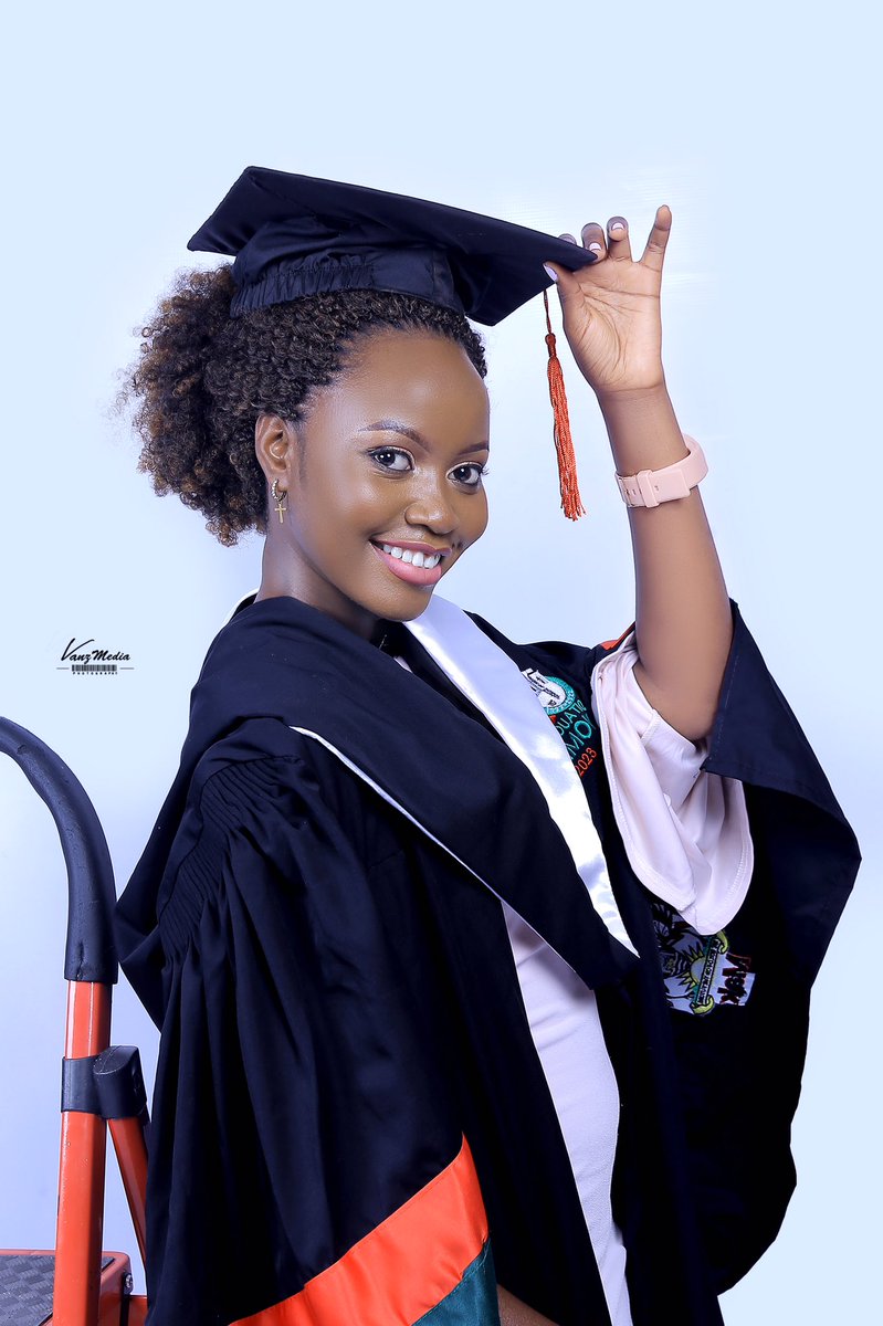 TuanElla's tweet photo. February photo dump #Biotechnology #fullgraduate #mak73rdgrad https://t.co/hV45JjEZPJ