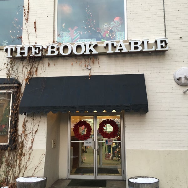 jayjayhandcock's tweet photo. What if we kissed 😯 at the Logan Utah Book Table?  🙈 https://t.co/RbbmUY5VZP