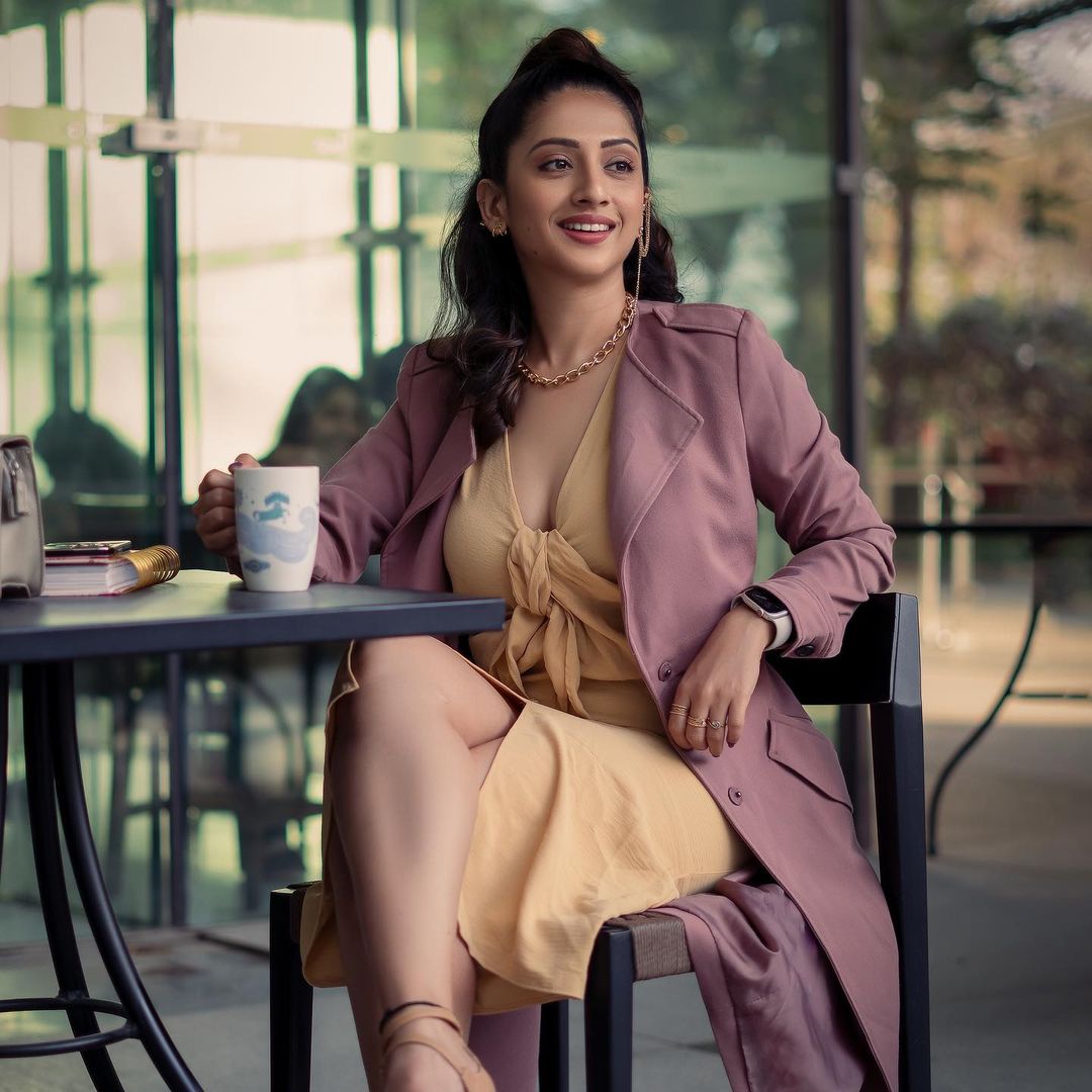 FqHj8URaYAIw8VX?format=jpg&name=medium