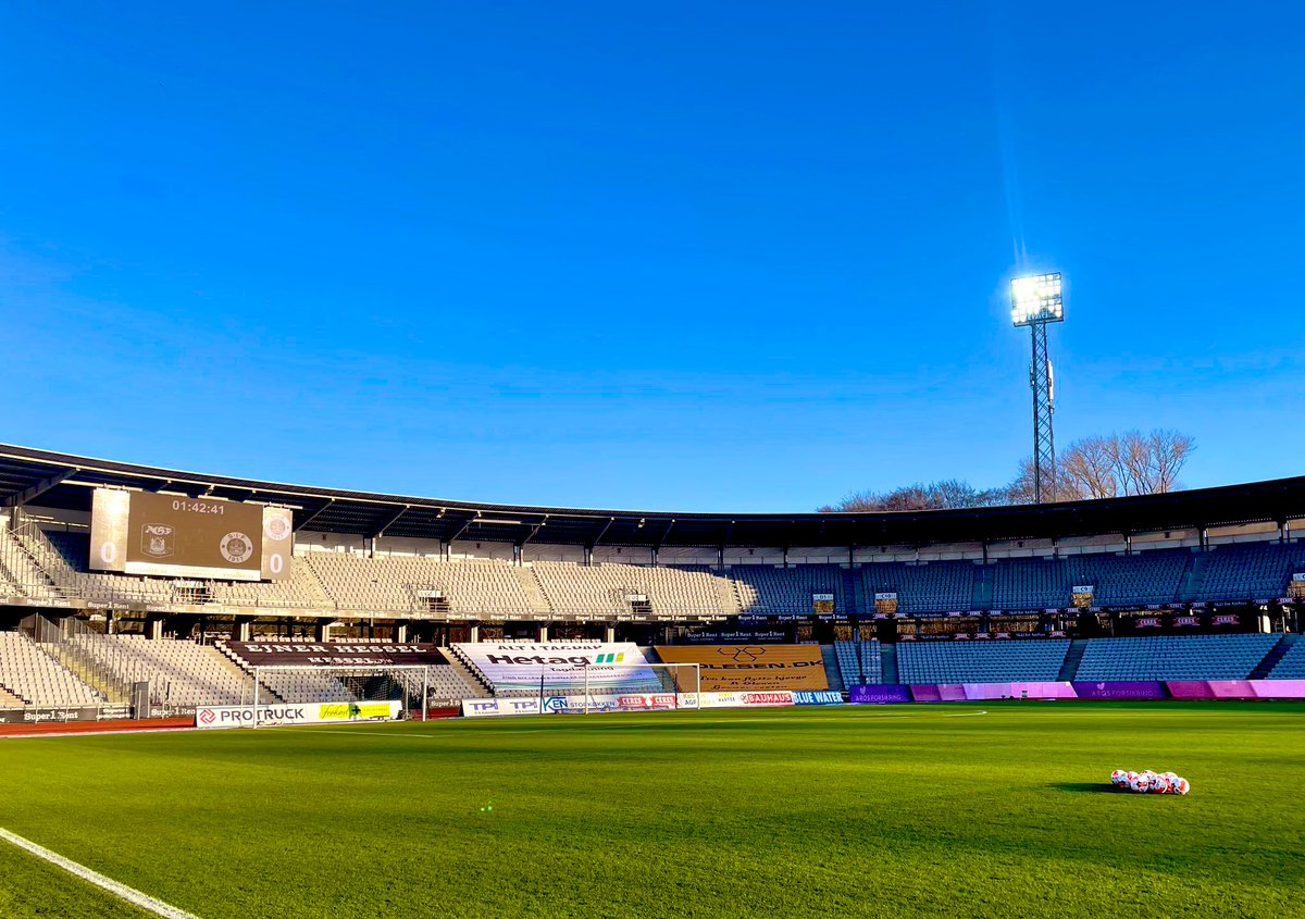 LydenAGF's tweet image. 🚨NYT AFSNIT UDE NU!🎙

Er der grund til bekymring, trods to kampe med 4 point? 👀

⚪️Nedslag fra SIF kampen😓
🔵Optakt til Horsens hjemme🏟
⚪️Interviews med Uwe og Duelund🎤
🔵Quiz 🏆

🎧Find afsnittet i din podcastapp eller via linktr.ee/lydenagf!
#ultratwitteragf #sldk