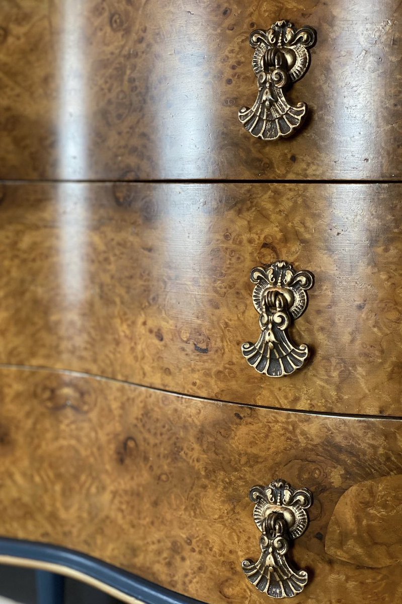 Here at Lady Griddlebone we love to preserve the vintage wood surfaces of our professionally upcycled pieces wherever we can. Styles are classic with a contemporary twist for supremely elegant interiors: ladygriddlebone.com 

#ladygriddlebone
#furniture 
#wood
#interiordesign