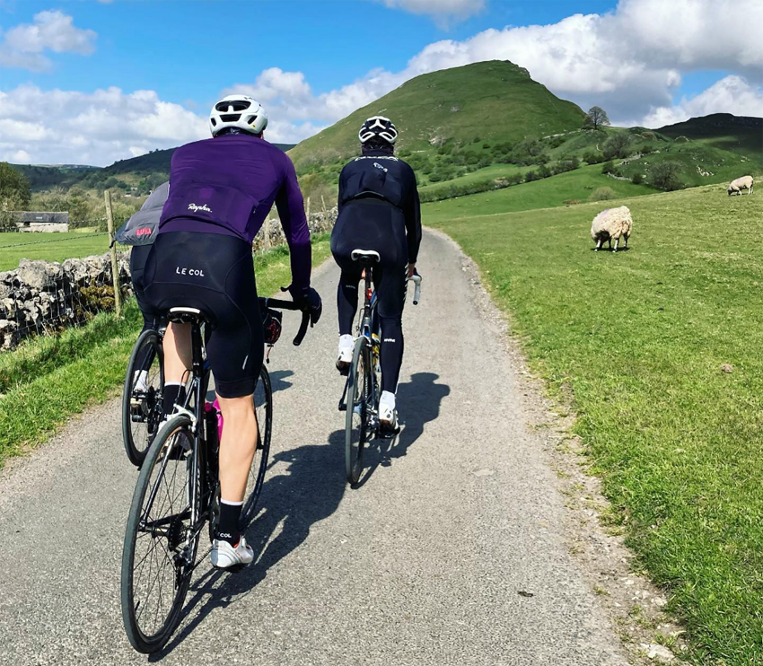 SPRING is here and it'll very soon be time for SHEFFIELD-BUXTON-SHEFFIELD 2023. Here come the Classics! Full SBS details here: bit.ly/3DwlTR6
Photo thanks to Simon @100Climbs Warren on last year's long route deep in the Peak.
🔺
#itsgrippyupnorth
#peakdistrictproud