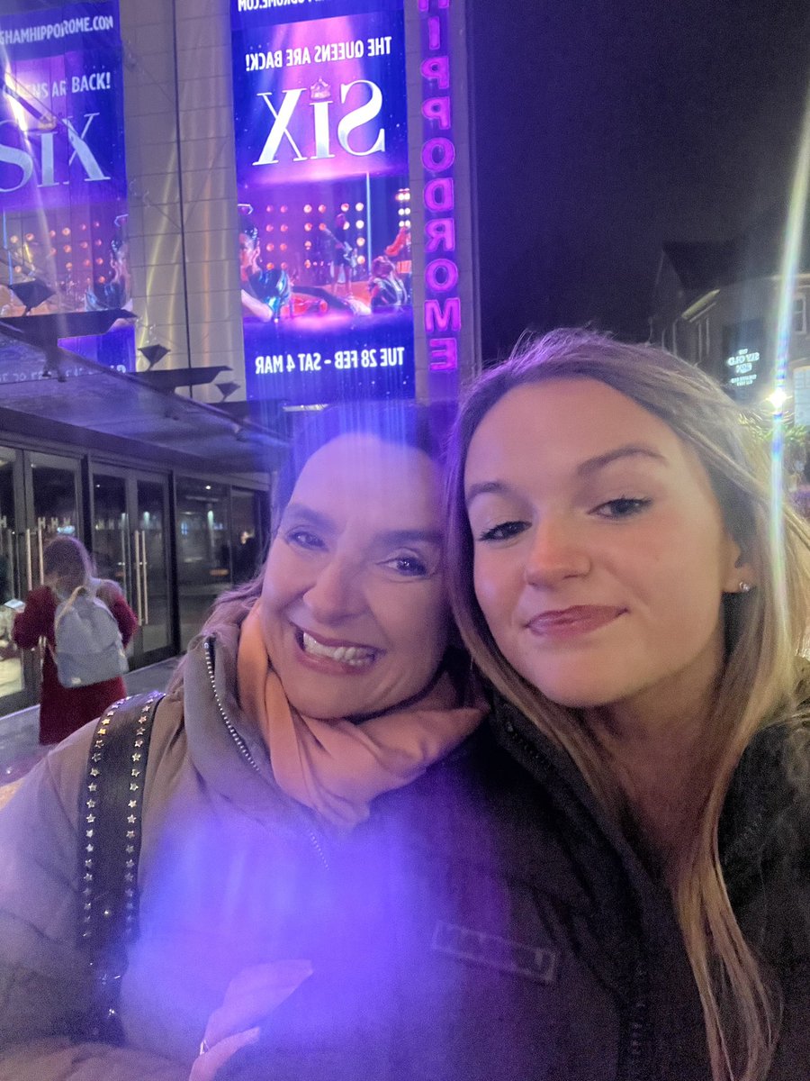 Amazing performance of <a href="/sixthemusical/">SIX 👑</a> <a href="/brumhippodrome/">Birmingham Hippodrome</a> last night. Fast energetic hilarious musical storytelling! @HannahECarroll us Queens loved it 🥰