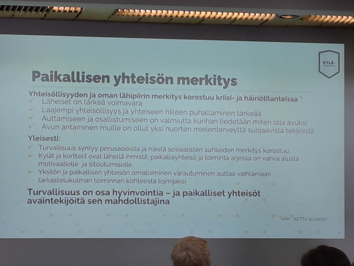 #kyläturvallisuus 2025 -hankkeen päätösseminaari. Hyvinvoinnin perusta on turvallisuus. Kylillä tuetaan varautumista, huoltovarmuutta ja kriisinkestävyyttä. Kylätoiminta poistaa yksinäisyyttä ja ehkäisee syrjäytymistä. #kokonaisturvallisuus @suomenkylat