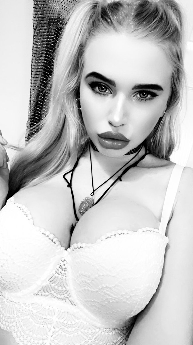 KateAaliyah1996's tweet photo. https://t.co/9urG4b0nEy