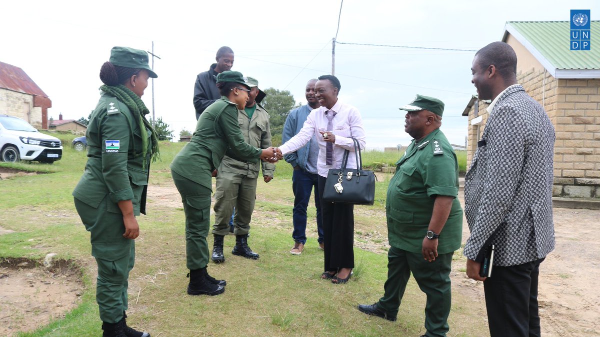 UNDPLesotho's tweet photo. #SecuritySectorReforms = strong institutions
In support of the LCS Dr. @JacquiyOlweya visited the Berea Correctional institution & there she observed "highly qualified, committed & dedicated personnel" who want to shape the institution; thus giving opportunity for partnerships https://t.co/IVJEvYw8tr