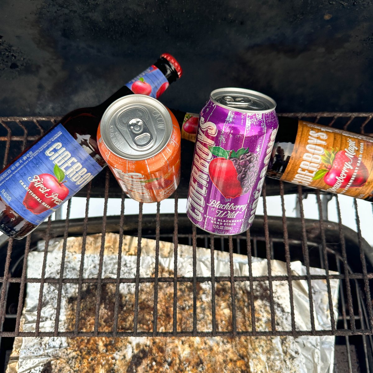 CiderboysCider's tweet photo. Who’s ready for brats and burgers, sweatshirts and ciders season!?
#wisconsinbrewery #stevenspointbrewery #discoverwisconsin #stevenspointwisconsin #stevenspointwi #stevenspointbrewery #pointbrewery #centralwisconsinbrewery #cider #hardcider #ciderboys #ciderboyshardcider https://t.co/3fhSV8yfVc