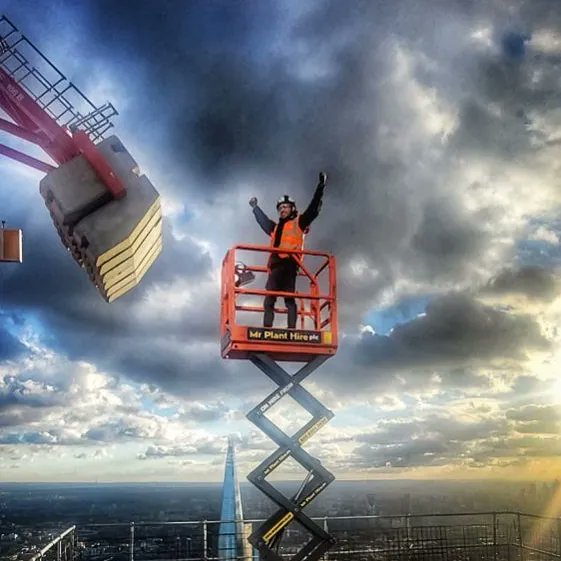 RainbirdCS's tweet photo. Reaching New Heights 

#liftingoperations #liftingsolutions #liftandshift #machinerymovement #compactcranes     #loveconstruction #ukconstruction #safety #healthandsafety #liftingequipment #liftingoperations #towercranes #mobilecranes #highrisebuildings #newbuilds https://t.co/CXAdv29QUd