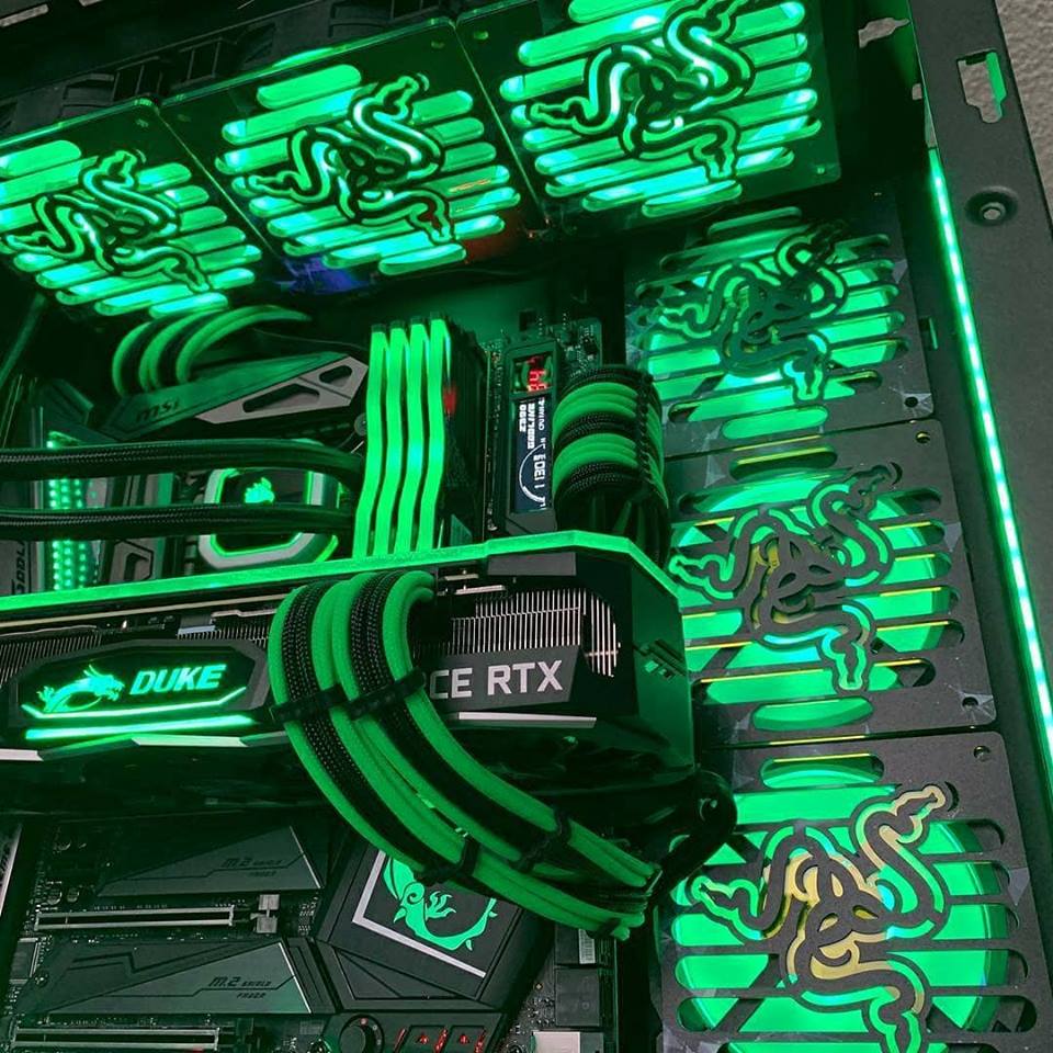 GeILMemory's tweet photo. Here's another amazing build to inspire your Saint Patrick's day! We got a beautiful green build equipped with the GeIL #SUPERLUCE to light up your #battlestation!
📸 by: @ed.techsource
#GeILMemory #GeILSUPERLUCE #Memory #Ram #GamingComputer #PCGamer #RGB #Passion #geek https://t.co/QwBubbL7DN