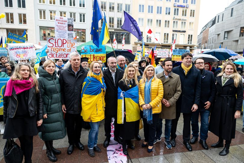 Tamrico2022's tweet photo. Huge 💙💛 to you @ManfredWeber for the continuing support and the courage. And for the great speech on #M2402 in Munich 👏
Stay safe&strong 🇪🇺🫶🇺🇦 https://t.co/TmWpUiycBq