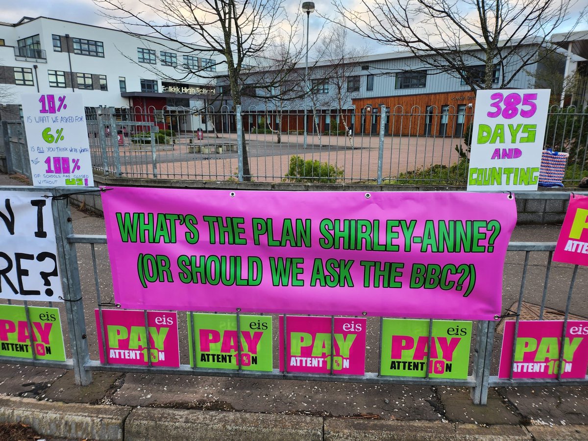 falkirkeis's tweet photo. Falkirk High colour bomb #falkirkeis #PayAttention #eisunion https://t.co/EvUssKKu1x