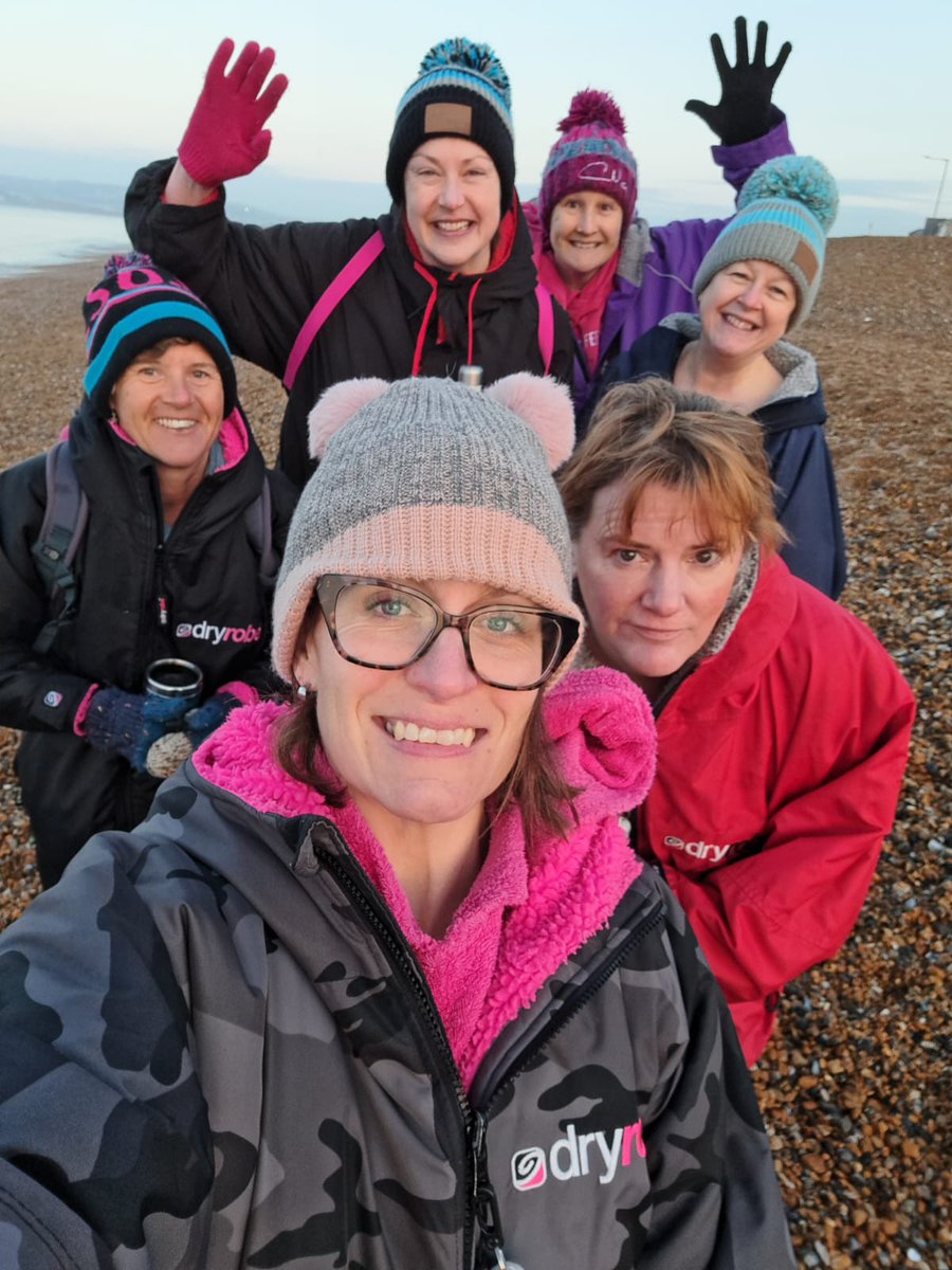 Ravilious's tweet photo. Emma's 365 @purplepuffin @PirateSuJa #Seaford #SeaSwimmng #ColdWater #wednesday #nohareshere https://t.co/iYUWg8rhoK