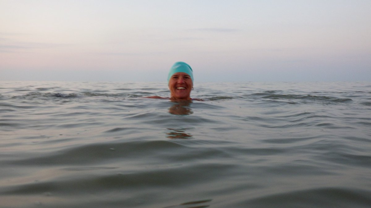 Emma's 365 <a href="/purplepuffin/">Andy Cook</a> <a href="/PirateSuJa/">SJ</a> #Seaford #SeaSwimmng #ColdWater #wednesday #nohareshere