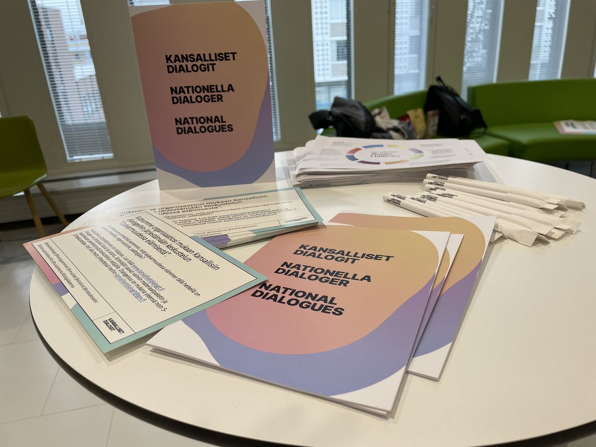 Tänään Kuopiossa #kansallisetdialogit matkassa. Päivystämme ydinryhmän kanssa kirjastolla ja fasilitoimme <a href="/Mansikkary/">Kehittämisyhdistys Mansikka</a> dialogit Epävarmuudessa elämisestä #dialogi #erätauko <a href="/HoKatju/">Katju Holkeri</a> <a href="/PaiviHirvola/">Päivi Hirvola</a> <a href="/ErataukoSaatio/">Erätauko-säätiö</a>