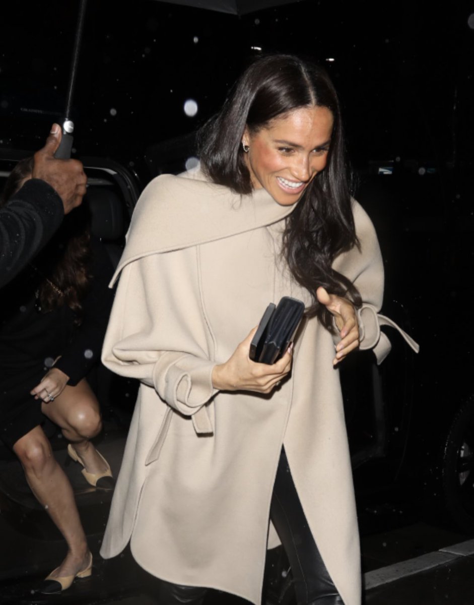 according2_taz's tweet image. Well Harry looks stoned &amp;amp; Meghan looks crazy happy to have been papped. 
Those LA Paparazzi are top of their game to know exactly when they were arriving at San Vicente Bungalows! Bet the other celebrities love Harry &amp;amp; Meghan’s privacy Tour!