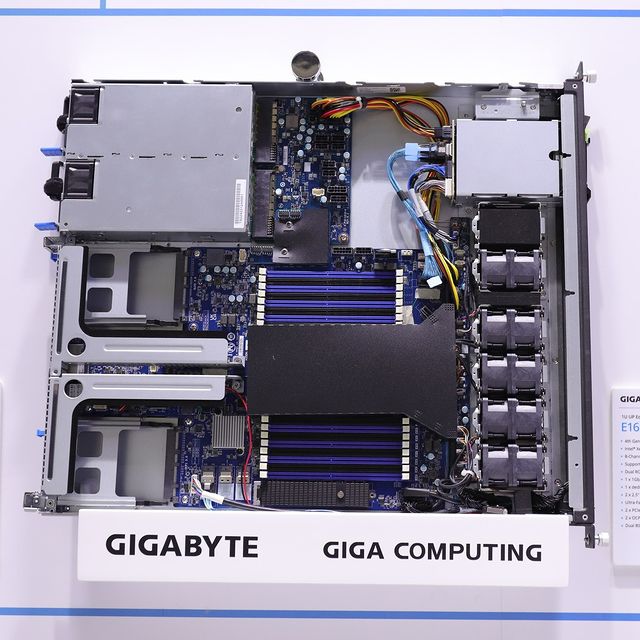 GIGABYTE_DE's tweet image. GIGABYTE SERVER POWER :) 
@ #MWC2023 👍
Dank an 📷 : @gigabyte_official

#GIGABYTE #serversolutions #upgradeyourlife #PowerofCOMPUTING #MWC #MWC2023 #MWC23