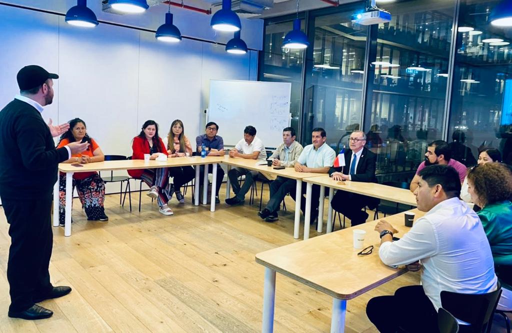 EmbChileIsrael's tweet photo. @EmbChileIsrael junto a la delegación de la Asociación de Municipalidades con Alcaldes Mapuches de Chol Chol, Renaico, Saavedra y Curarehue en una intensa y valiosa visita a #Israel buscando soluciones a la sequía y tecnología en seguridad y educación de vanguardia 🇮🇱 🇨🇱 https://t.co/F9AwIu7TZp