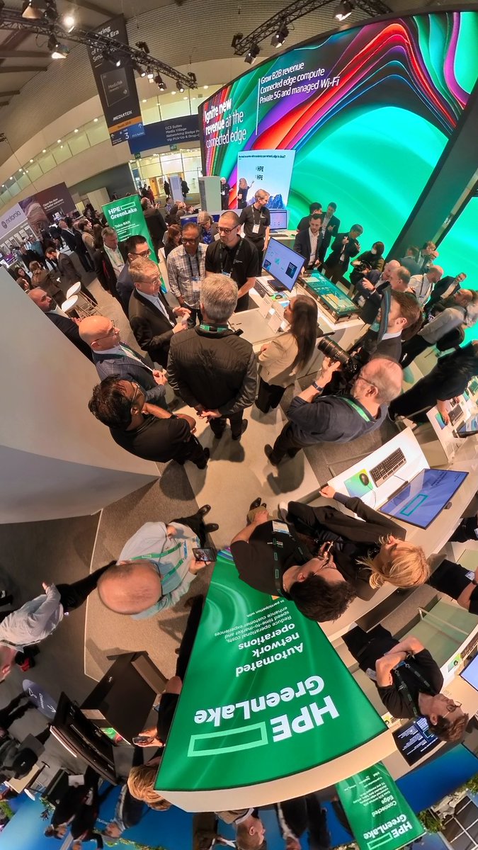 Pat dropped in for a visit #hpe #mwc23 <a href="/Intel5GNetworks/">Intel 5G Networks</a> @hpe_telco
