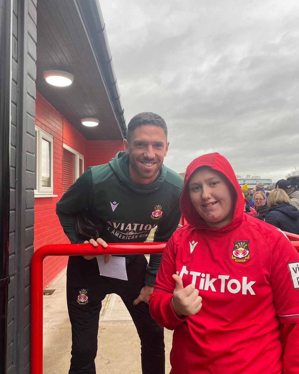 MillieTipping3's tweet photo. Well. Today. Is. My. Favourite @Wrexham_AFC player’s birthday. Happy birthday Benny Tozer. The long throw specialist.⚽️. Have a great day my friend. From. Millie- ps: see you soon! @SophieKimber17 @tozer_ben ❤️ #WxmAFC #WrexhamAFC @WrexhamFX #Bentozer https://t.co/z3G0xTOGzy