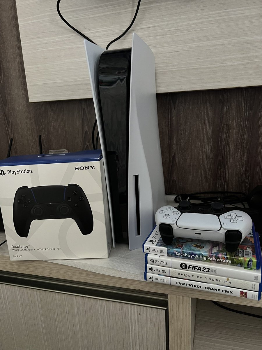 Jarang dimainin. Barangkali ada yg mau nebus. Ambil semua tuh. Berapa ye harga yg pantes?