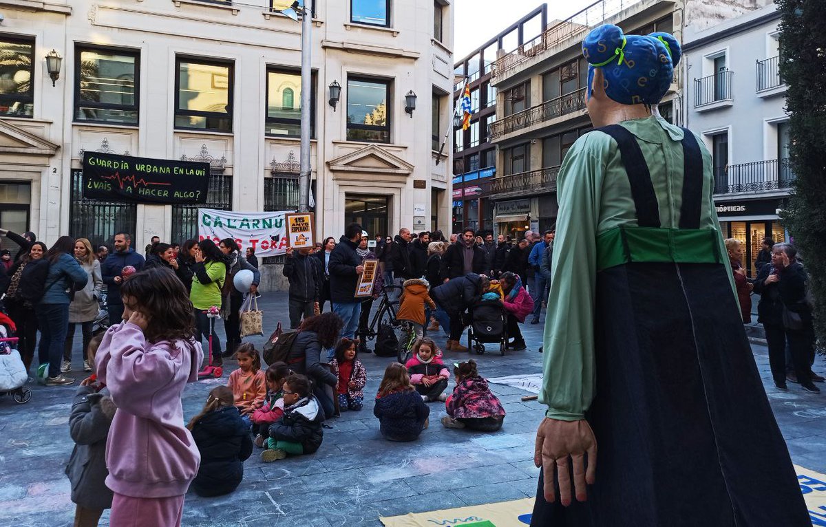 Bon dia: Víctor Reca, president de l’AFA de l’Escola Ventós Mir: «El conveni que va atorgar les pistes del Gas a l’Agrupació Esportiva Badalonès és nul de ple dret, es va fer sense concurrència pública: a dit» #Badalona acortar.link/F573sQ