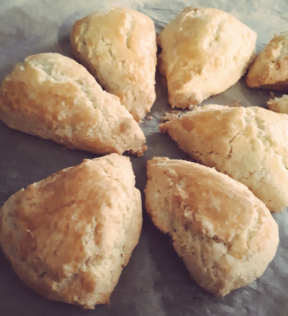 unaspalabras11's tweet image. 今日のおやつ
グルテンフリーのスコーン
毎日せっせとベーキング。食べ盛り息子のおやつにも。#LowFodmap