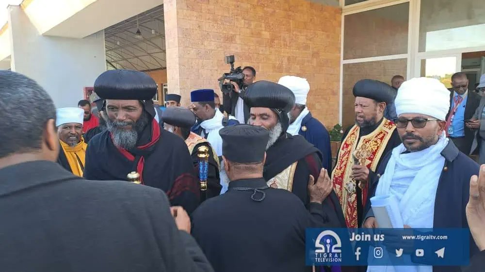 His Holiness Abune Mathias arrived in #Tigray today to attend the funeral of His Holiness Abune Yohannes II.

@Tigrai_TV
🔗m.facebook.com/story.php?stor…