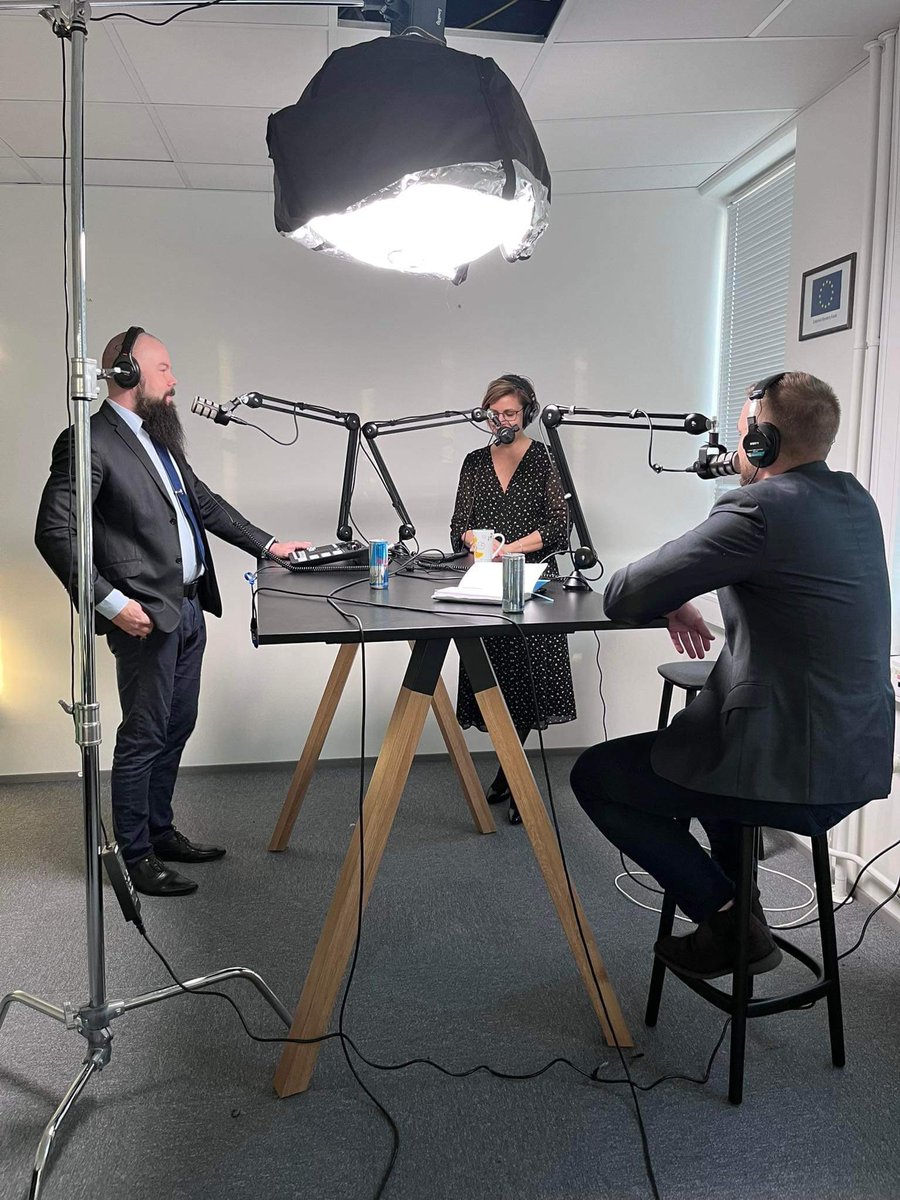 RiigiOP numbriga 4 purgis. Külaliseks üks ja ainus Anu Välba.  Kuulamiseks tule tööle karjaar.politsei.ee