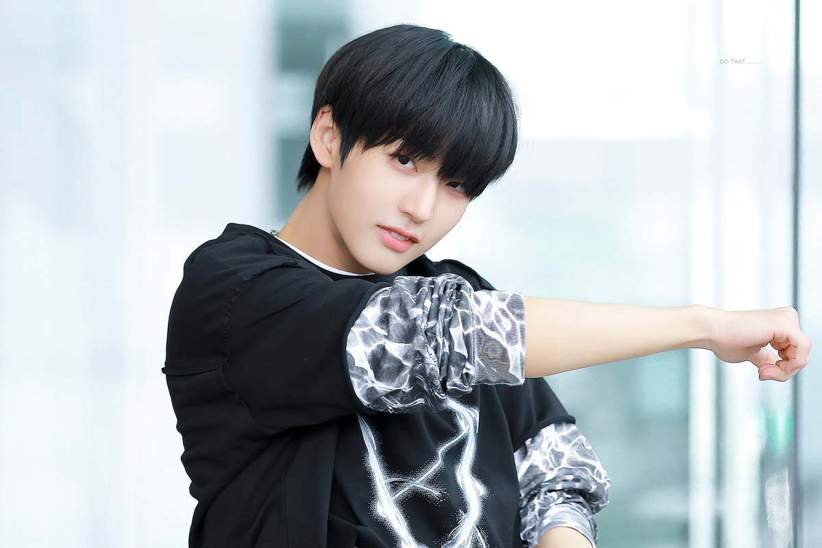 dothat_eh's tweet photo. 230301 
#은휘 #HWI #EUNHWI #TNX https://t.co/YHUpwZzbvJ