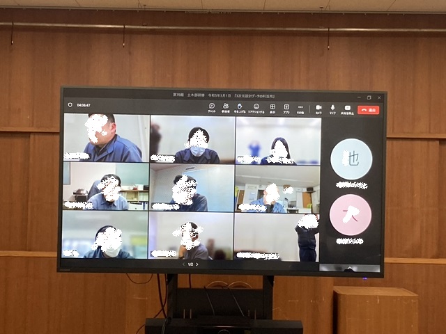 kanatsu0861's tweet image. 今日から3日間、ベテラン社員のICT研修をオンラインで行います。3次元設計データと点群データを使って、線形切替、点の間引き、削除、縦横断描出などみなさん頑張ってついてきてくれたかなあ？まだまだ覚えることたくさんある。今後も継続してICT研修やっていきます。＃TREND-POINT　#武蔵