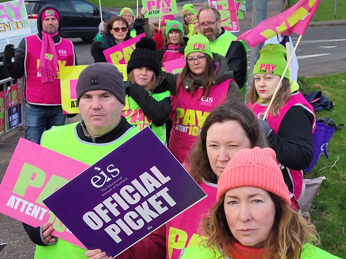 Gbmoir's tweet photo. Bigger picket line today @Auchenharvie.  Welcome to our newest @EISNorthAyrLA member, Dave Lodge, joining us today to continue to stand in solidarity with his colleagues.  We are stronger than ever @cosla @scotgov https://t.co/vdiLW3S6Ai