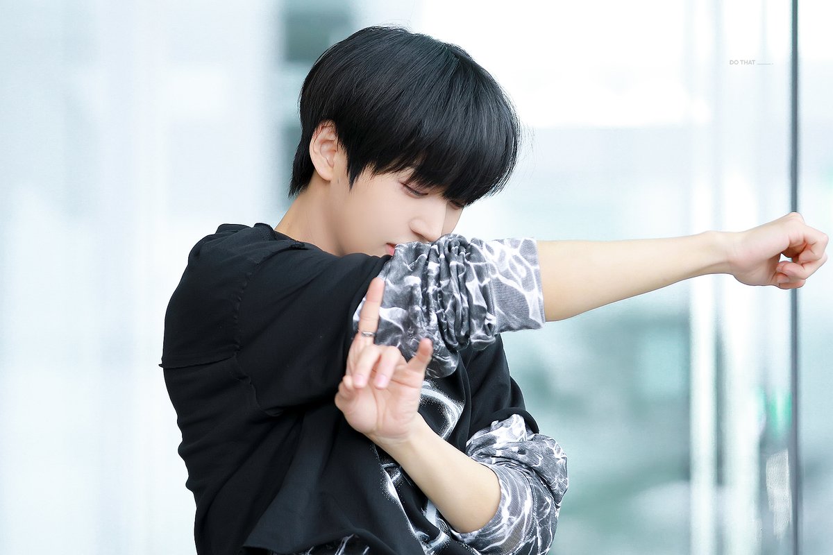 dothat_eh's tweet photo. 230301 
#은휘 #HWI #EUNHWI #TNX https://t.co/YHUpwZzbvJ