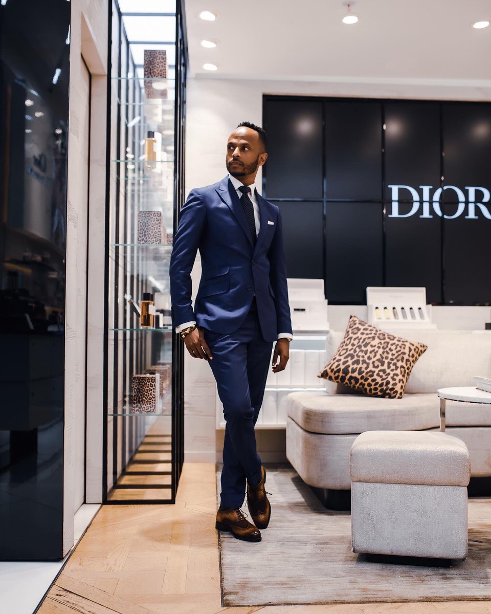 SilasNchabeleng's tweet photo. True elegance is found in simplicity #Dior #SuitUpLife #MasterClass #Elegance #PurePanache #BespokeShoes #Patina #SantalNoir  #PhefPhef✂️👌🏾👖👔👞😍🔥🥂💨 https://t.co/T1IPwS1AN4