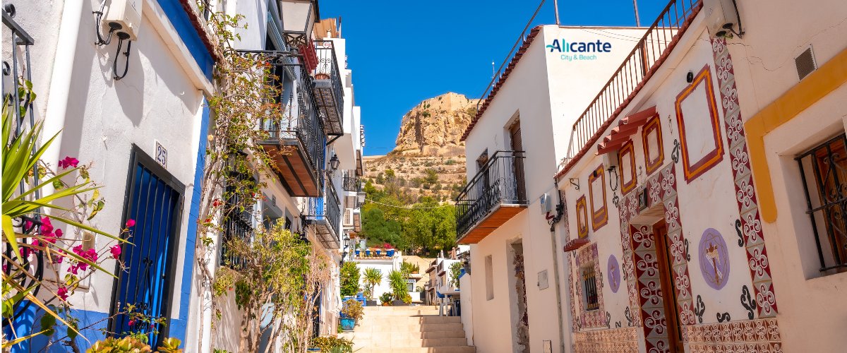 Alicante_City's tweet photo. ¡Bienvenido marzo! ☀️🌴 Desde #Alicante te deseamos un mes lleno de sol y alegría. 
🙌🏼 Descubre nuestro patrimonio histórico, cultural y arquitectónico mientras disfrutas de la hospitalidad alicantina. 🌅 #Patrimonio #Arquitectura #BienvenidoMarzo https://t.co/B6HcyCLm8H