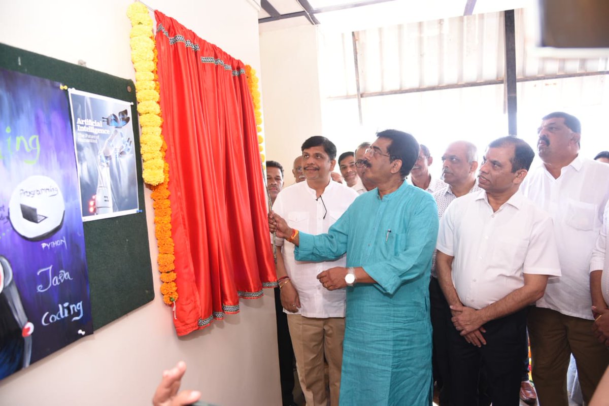 ShetSadanand's tweet photo. Inaugurated Chemistry and Computer Science lab of Shree Shantadurga Higher Secondary School, Bicholim sponsored under the CSR initiative of EDC in the presence of Bicholim MLA @DrChandrakantS3, Ex-Speaker @RajeshPatnekar, Principal, Chairman, college staff and students https://t.co/ZsSiLbiX2P