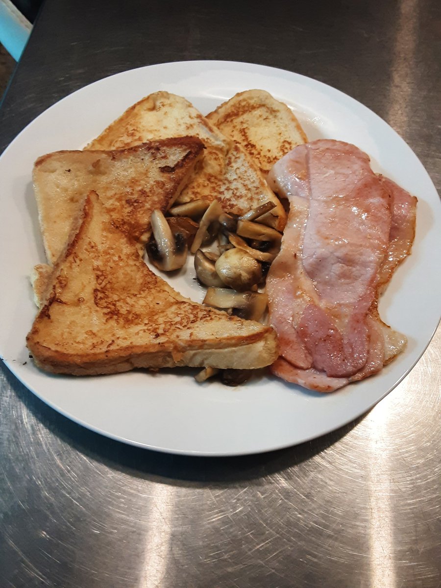 #eggybread #bacon #mushrooms #bespoke #cookedbreakfast @ashesfarm66 #yumyum